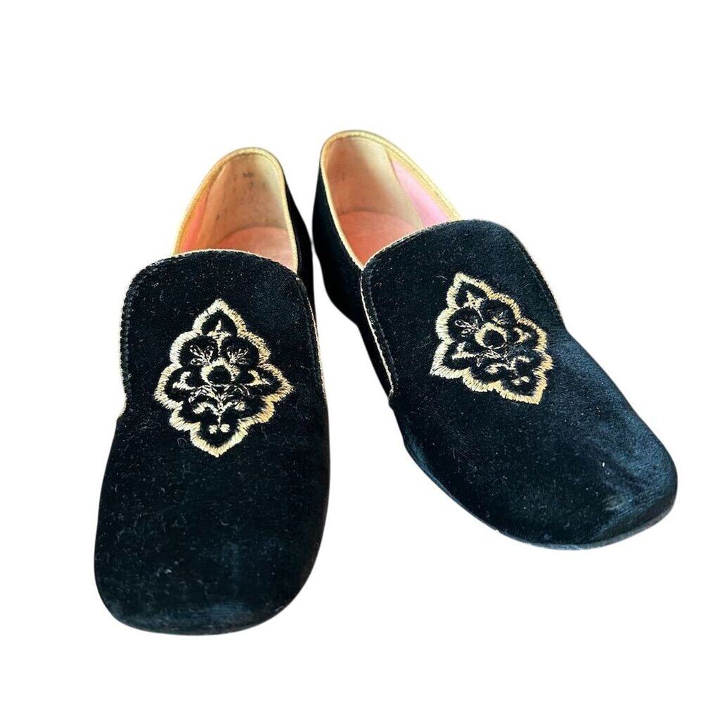 Oomphie Black Velvet Women's Size 6.5-7 slip on flat Vintage 1960s Embroidered